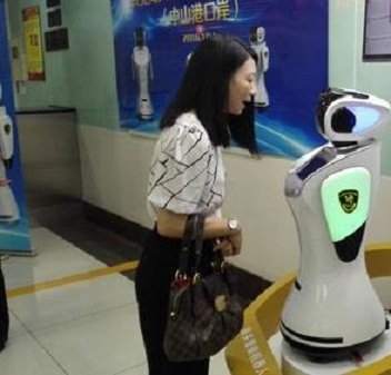 آغاز به کار ربات های مامور گمرک در بنادر چین